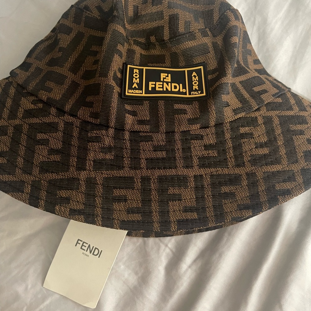 Fashion bucket hat